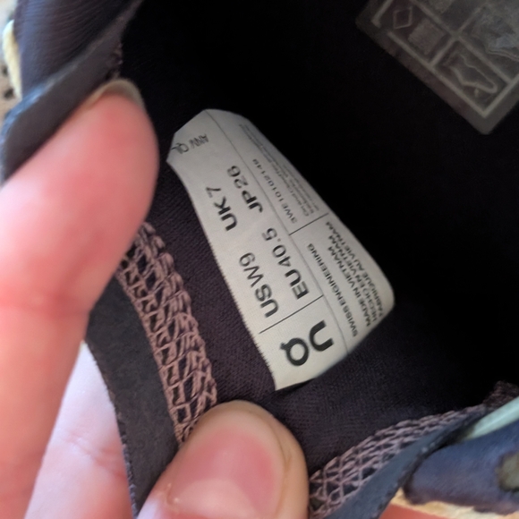 On Running Gray and Purple Athletic Shoes CloudTec - Picture 3 of 8